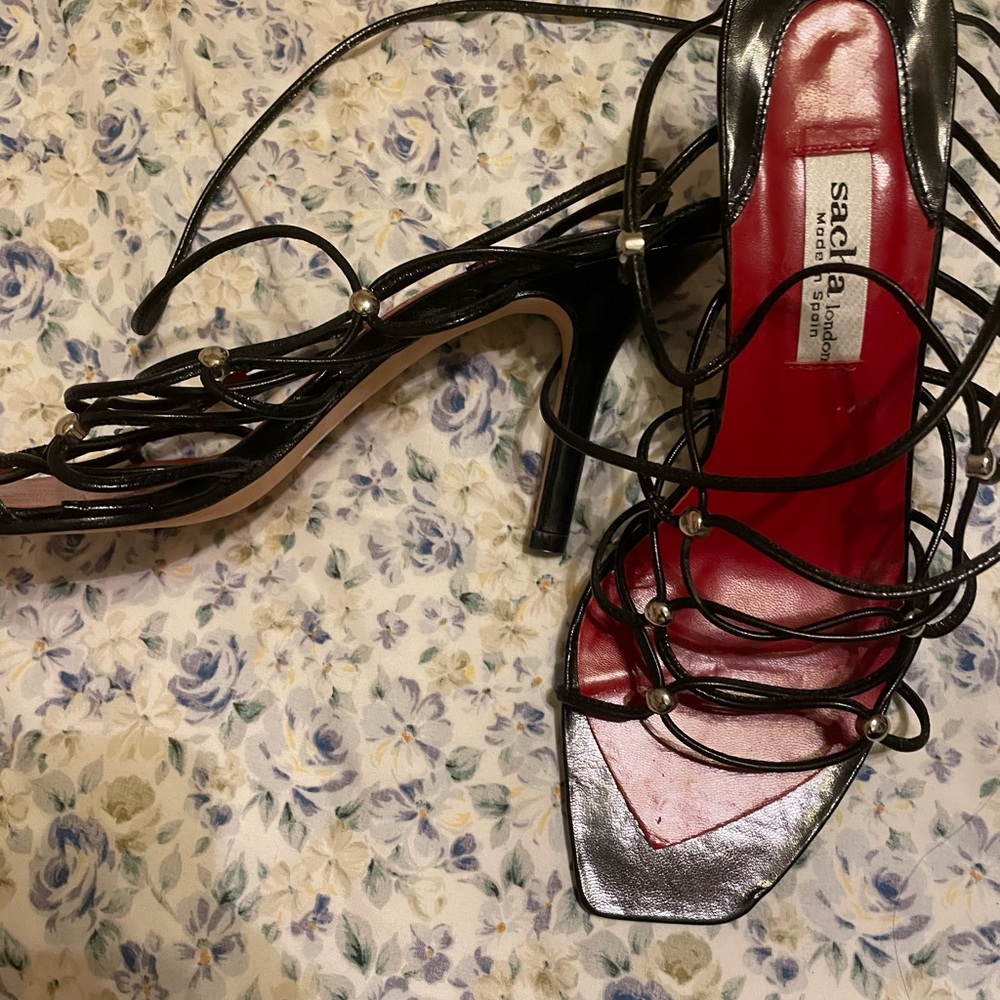 Shoes - Picture 5 of 6